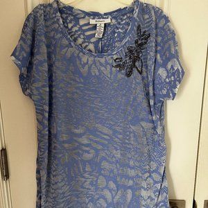 Women's light weight top